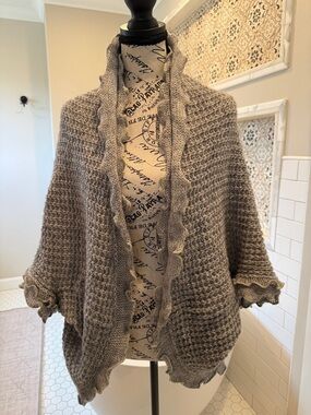 Moth Taupe Gray Open-Front Knit Poncho Shrug